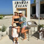 Ivana Surovcová Instagram - Milá moja maminka, zvykla si mi vravieť, že raz príde deň, keď vyrastiem a už ťa nebudem tak veľmi potrebovať. Je pravda, že ten deň nastal. Vyrástla som a žijem svoj vlastný život. Ale nemohla si sa viac mýliť v tom, že moja potreba mať ťa nablízku raz pominie. Nie sú zranenia, ktoré by tvoja prítomnosť nedokázala liečiť a ťažšie dni, do ktorých by si nevniesla slnko a nádej, že bude zase lepšie. Aj keď máme každá svoju domácnosť a bývame v inom meste. Ty budeš vždy mojím domovom a bezpečným prístavom. Neviem, čo mi život ešte prinesie. Ale s istotou viem, že ťa nikdy neprestanem potrebovať ❤️ Krásny sviatok všetkým matkám.🫶🏻 #mothersday