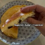 Ivana Surovcová Instagram - Rýchly, chutný a rozvonia vám celý dom. Ideálny na cesty, len tak do ruky 😋 Na cesto potrebujeme: 150g biely jogurt (grécky alebo smotanový ak máte, alebo sladený) 2 vajcia 40g kukuričný škrob( ja som dala 30g kukuričný škrob a 10g ryžová múka) Nasledovné ingrediencie sú voliteľné môžete/nemusíte pridať ☺️ 1/2 sáčku prášku do pečiva 1 vanilkový cukor sušené hrozienka citrónová kôra Pečieme na 170•C 35 minút. Ak chcete, aby koláčik ostal aspoň do nasledujúceho dňa, odporúčam piecť rovno z dvojitej dávky 😉 Pre mlsné jazýčky kľudne posypte pred podávaním práškovým cukrom #recipe #baking #yogurtcake