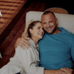 Ivana Surovcová Instagram - Včera mal narodeniny človek, ktorý má v mojom srdci a v živote našej rodiny veľmi špeciálne miesto ❤️ Človek, pri ktorom cítim lásku, podporu, pochopenie a bezpečie. Vďaka nemu viem, že sny nemusíme len snívať, ale môžme ich aj žiť. Dáva mne a našim deťom to najcennejšie čo má. Svoj čas, pozornosť a bezpodmienečnu lásku. Si milujúcim otcom, skvelým manželom a mojou veľkou inšpiráciou. Si mojou láskou a najlepším priateľom. Prajem ti hlavne pevné zdravie a nech ti každý deň prinesie aspoň malý dôvod na úsmev. Lebo my ich vďaka tebe máme nespočetne veľa ❤️