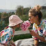 Ivana Surovcová Instagram - Obrovským šťastím je pre mňa sledovať ako tieto dve dievčatká spolu rastú a predstavovať si, kým sa asi raz stanú. Možno bude mať každá svoju rodinu a možno aj nie. Možno vyletia do sveta s túžbou spoznať ho celý a možno nájdu svoje šťastie doma. Možno budú žiť život blízky tým našim snom a možno si vysnívajú svoje vlastné. Na tom nezáleží. Prajem si len, nech vyrastú do vľúdneho a láskavého sveta. Do sveta, kde sa nebudú báť vysloviť svoj názor nahlas aj vo chvíli, keď možno nebude patriť k populárnym. Verím, že im pomôžeme vysnívať budúcnosť, v ktorej budú môcť byť takými akými byť túžia a hlavne, že tu budú vždy jedna pre druhú 🌸 Pre mnozstvo otazok doplnam👉🏼outfity su z @bambinifashion a ak by Vas cokolvek zo stranky zaujalo, mam pre Vas 30% zlavu, kod:ivana 💫