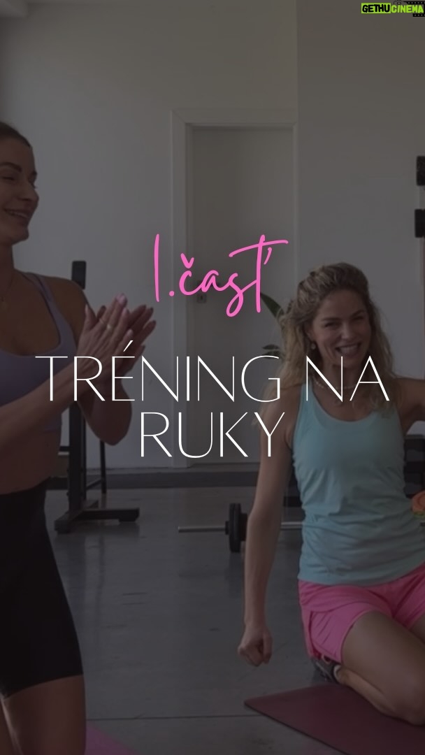Ivana Surovcová Instagram - 1. ČASŤ TRÉNINGU NA RUKY Dobré ránko🌸 S @iversanns sme si povedali, že prečo vám nenatočiť časť z nášho tréningu na ruky tak vzniklo toto videjko ☺️Video je zostrihané kvôli časovému obmedzeniu , takže najlepšie bude, ak si cviky spíšete na papier, nastavíte časovač na 40 sekúnd cvičenia/ 10 sekúnd pauza a postupne ako idú za sebou zacvičíte.Nám stačilo raz, ale kto si trúfne môžete to dať aj 2x. Jednoručky som zvolila 2x 4kg ,Ivanka 2x 3kg a pre začiatočníčky postačia 2x 2 kg ale môžete si zobrať aj fľašky s vodou:) Nezabudnite aj na druhú časť videa ktorú nájdete tak isto v reels🫶🏼 Krásny víkend 🥰