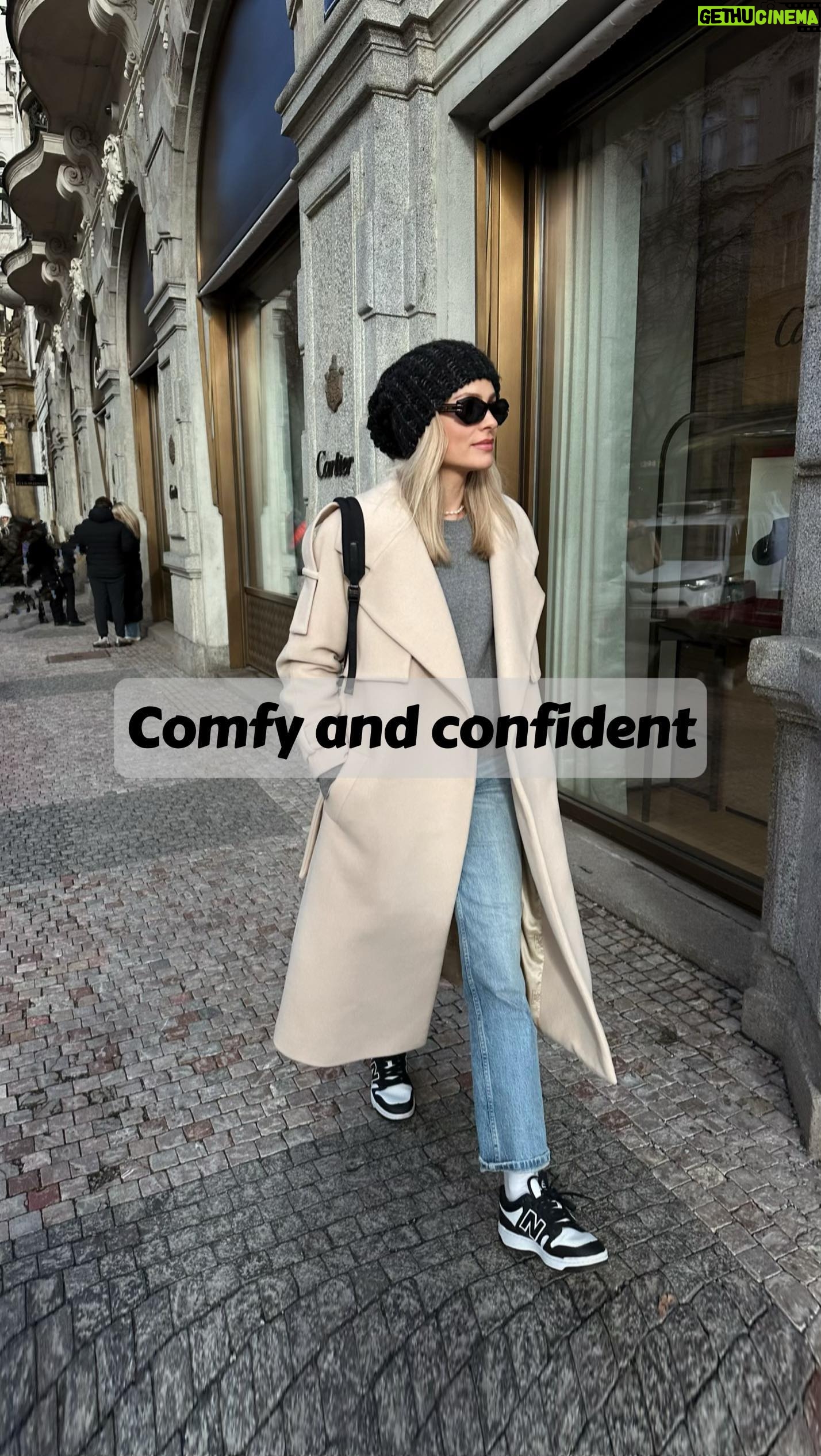 Ivana Surovcová Instagram - Prague is always a good idea🇨🇿 #ootd Kabat @idasandor Rifle @editedofficial Sveter, okuliare, ruksak @dior Tenisky @newbalance Čapica #noname #comfyoutfit #streetstyle #ootd #fashionstyle #citywalk