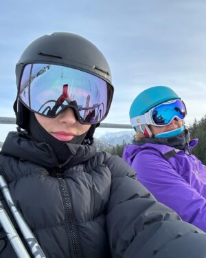 Ivana Surovcová Instagram - Rodinne lyzovanie😅🎿

#familyskiing #familytime