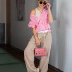 Ivana Surovcová Instagram - GRWM in 25sec 🙃 Oversize kosela a jej tip na nosenie💫 Kosela, body @factcool_sk (zlava👉🏼gaborik25) Nohavice @moonstyle.sk Tenisky @lacoste Siltovka @celine Kabelka @dolcegabbana #grwm #stylingtips #fashioninspo #springfashion