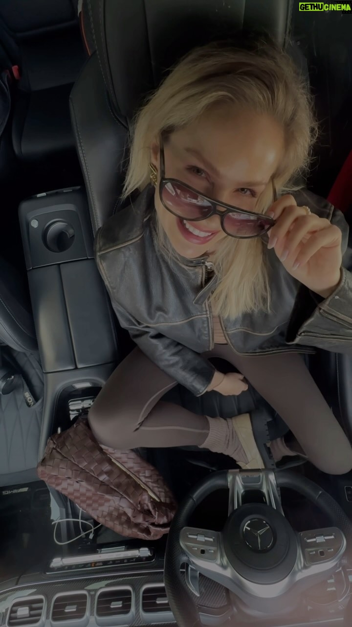 Ivana SurovcovĆ” Instagram - Tak asi takto to nejako ješ