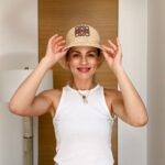 Ivana Surovcová Instagram – Vyzbrojená na LETO👒☀️
Malá inšpirácia na pokrývky hlavy.
#summerhats #buckethat #fedora #summerinspiration #summercaps