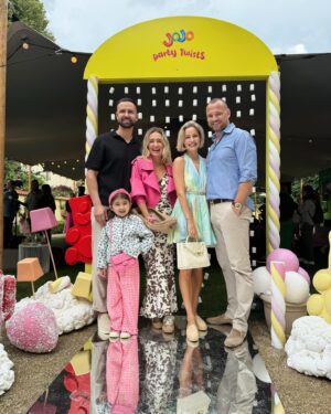 Ivana Surovcová Instagram - Náš prvý event u susedov po niekolkych rokoch.
A bol nesmierne sladky🍬
Dakujeme za pozvanie @jojo_czsk