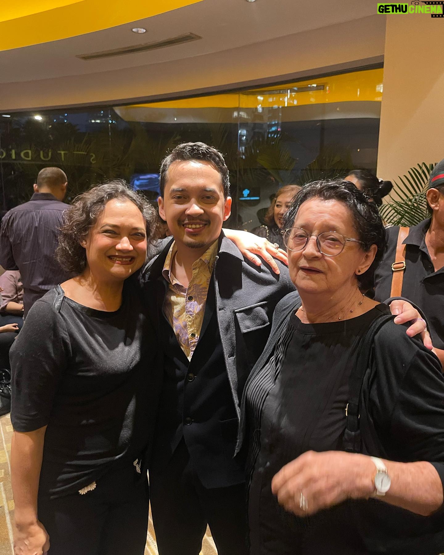 Ivanka Suwandi Instagram - Congratulation for great film @sinemaku.pictures @inarahsyarafina @umayshahab and producer @prillylatuconsina96 mba Yahni πππTEMURUN unik, tegang, sedih, miris, drama horor thriller ππππ. Great work script by @vontiansuwandi keep the spirit. πβ¦β¦πππππ. Best act my sis @karina.suwandi81 great act @yasaminjasem love it so much. Also very good act other cast team all involved it will be very well noticed by audiences all hard work