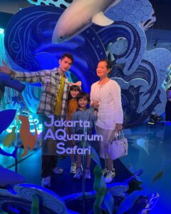 Ivanka Suwandi Instagram - Sunday walk at @jakartaaquarium 🌸🌸💗💗 @asyafriena_alatas @adskhanmahres @dellila_26 💋💋💋🌺🌺 @achaprayogi