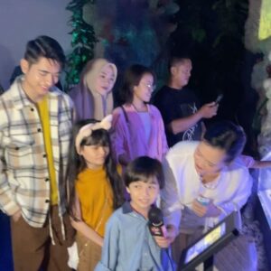 Ivanka Suwandi Instagram - Sunday walk at @jakartaaquarium 🌸🌸💗💗 @asyafriena_alatas @adskhanmahres  @dellila_26 💋💋💋🌺🌺 @achaprayogi