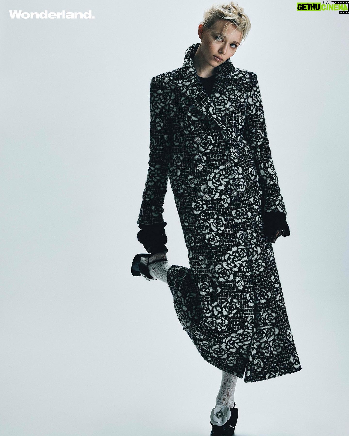 Ivanna Sakhno - 77.4K Likes - @wonderland winter issue♥️x