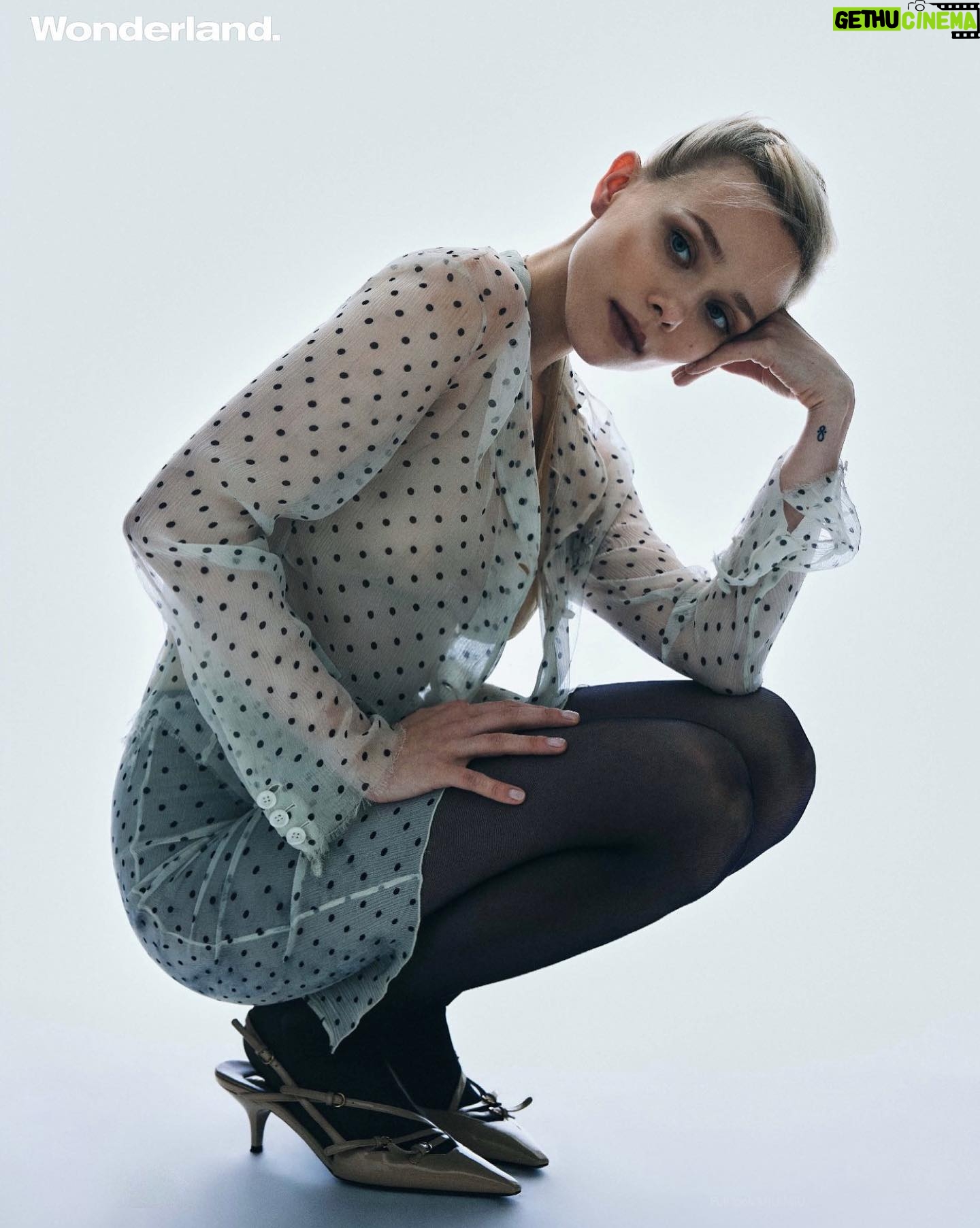 Ivanna Sakhno - 77.4K Likes - @wonderland winter issue♥️x