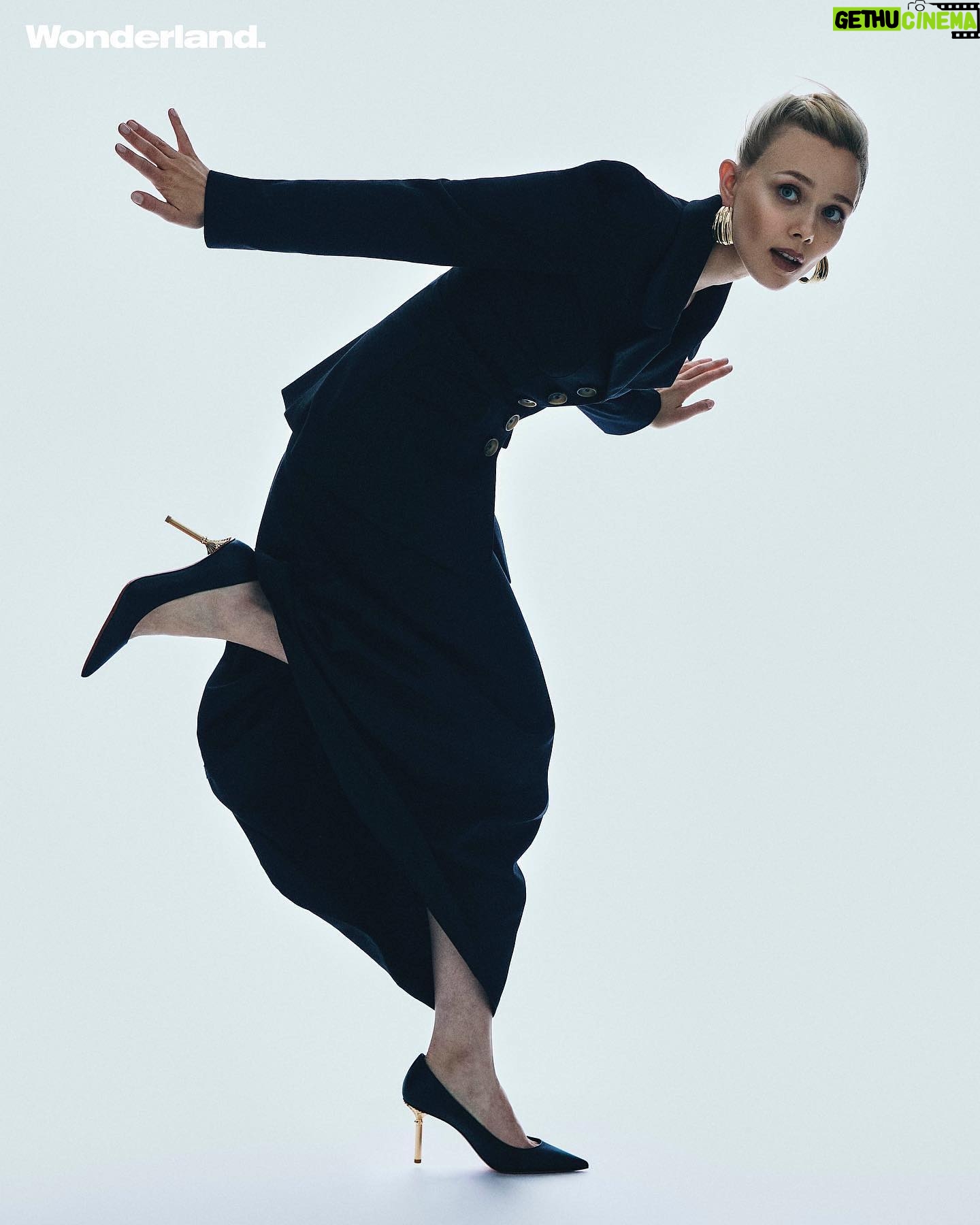 Ivanna Sakhno - 77.4K Likes - @wonderland winter issue♥️x