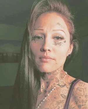 Ivelisse Vélez Instagram - If I had all the tats I wanted, jk👄😋🦁🌺 #LealtadSobreRiqueza