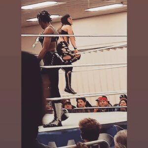 Ivelisse Vélez Instagram - Thank you to all of you who came out to meet me I appreciate al of you💚🙌MCW Women's Wrestling was on fire tonight 🔥🤼‍♀️ #MCW #WomensWrestling