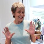 Ivonne Coll Instagram – Tonight as Grandma Rivera in Hallmark TV “Love in the Limelight”
Esta noche en Hallmark  a las 8pm ET una Abuela,  Grandma Rivera, que hace TikToks en la película “Love in the Limelight”