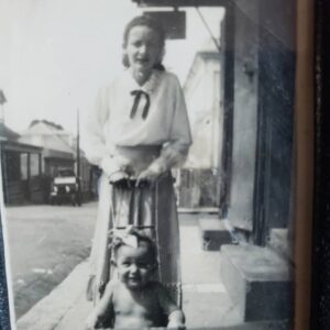 Ivonne Coll Instagram - This is my Mom, Rosita Mendoza(with me),at 24yrs.of age in front of her Beauty Shop, sign behind her head reads "Rosita's Beauty Salon" in my hometown of Fajardo, Puerto Rico, circa 1948.
Exceptional woman my mother was. I miss her every single day. 
Mamita ,que Dios te Bendiga♡
Bendicion .
Feliz Día de las Madres ♡