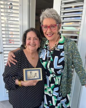 Ivonne Coll Instagram - Recibí un homenaje en mi pueblo de Fajardo Puerto Rico, donde se ha creado un museo de las artes. Se llama Casa Cultural Joaquin Mouliert, donde también están mis retratos y las de muchos otros artistas prominentes kariduros.
El honorable alcalde José Anibal Meléndez Mendez me otorgó una bella canasta de flores junto a otros obsequios otorgados por otros miembros del pueblo hacia mi. Me encontré con Anita Ferrero, quien está conmigo en la primera foto. Yo llevé la fotografía de cuando ambas teníamos un año y medio en casa de titi Panchita en Fajardo posando yo en mi culero y mi flor de amapola en la cabeza y ella con su pañuelo español.

Me galardonaron con fotos y placas de reconocimiento y con flores vivas como gardenias y orquídeas, ya las cuales ya replanté! 

En el evento se encontraba también Paquitin, con quien me di mi primer beso de niña y mis primas postizas de pueblo, Lizzy y Madeleine Hones.

Fue un placer encontrarme con la primera dama del pueblo, la querida madre del alcalde. Y fue un honor que el niño de 10 años estudiante de arte, Joel Flores Candelario, me obsequiara con una de sus obras hecha para mi, la cual enmarcaré muy pronto.

Al final me pusieron la música de "Una Chica Llamada Ivonne Coll", mi tema musical de mi programa de televisión de los años 70 porque me he dado cuenta que nunca dejaré de ser la chica tropical para esa generación de antes, aunque para la de ahora sea Abuela.

#puertorico #myhometownpayshomagetome #Fajardo