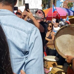 Ivonne Coll Instagram - Aquí,  desde el pueblo de Hollywood , California. Una demostración de solidaridad con nuestros hermanos en la  Isla. Esto es solo uno de muchos momentos. Seguiremos posteando en otras redes sociales #Rickyrenuncia #BoricuaaunquevivieraenlaLuna #vivaPuertoRico! #amorpatrio