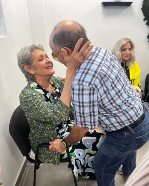 Ivonne Coll Instagram - Recibí un homenaje en mi pueblo de Fajardo Puerto Rico, donde se ha creado un museo de las artes. Se llama Casa Cultural Joaquin Mouliert, donde también están mis retratos y las de muchos otros artistas prominentes kariduros.
El honorable alcalde José Anibal Meléndez Mendez me otorgó una bella canasta de flores junto a otros obsequios otorgados por otros miembros del pueblo hacia mi. Me encontré con Anita Ferrero, quien está conmigo en la primera foto. Yo llevé la fotografía de cuando ambas teníamos un año y medio en casa de titi Panchita en Fajardo posando yo en mi culero y mi flor de amapola en la cabeza y ella con su pañuelo español.

Me galardonaron con fotos y placas de reconocimiento y con flores vivas como gardenias y orquídeas, ya las cuales ya replanté! 

En el evento se encontraba también Paquitin, con quien me di mi primer beso de niña y mis primas postizas de pueblo, Lizzy y Madeleine Hones.

Fue un placer encontrarme con la primera dama del pueblo, la querida madre del alcalde. Y fue un honor que el niño de 10 años estudiante de arte, Joel Flores Candelario, me obsequiara con una de sus obras hecha para mi, la cual enmarcaré muy pronto.

Al final me pusieron la música de "Una Chica Llamada Ivonne Coll", mi tema musical de mi programa de televisión de los años 70 porque me he dado cuenta que nunca dejaré de ser la chica tropical para esa generación de antes, aunque para la de ahora sea Abuela.

#puertorico #myhometownpayshomagetome #Fajardo