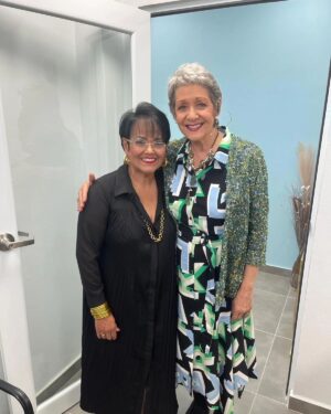 Ivonne Coll Instagram - Recibí un homenaje en mi pueblo de Fajardo Puerto Rico, donde se ha creado un museo de las artes. Se llama Casa Cultural Joaquin Mouliert, donde también están mis retratos y las de muchos otros artistas prominentes kariduros.
El honorable alcalde José Anibal Meléndez Mendez me otorgó una bella canasta de flores junto a otros obsequios otorgados por otros miembros del pueblo hacia mi. Me encontré con Anita Ferrero, quien está conmigo en la primera foto. Yo llevé la fotografía de cuando ambas teníamos un año y medio en casa de titi Panchita en Fajardo posando yo en mi culero y mi flor de amapola en la cabeza y ella con su pañuelo español.

Me galardonaron con fotos y placas de reconocimiento y con flores vivas como gardenias y orquídeas, ya las cuales ya replanté! 

En el evento se encontraba también Paquitin, con quien me di mi primer beso de niña y mis primas postizas de pueblo, Lizzy y Madeleine Hones.

Fue un placer encontrarme con la primera dama del pueblo, la querida madre del alcalde. Y fue un honor que el niño de 10 años estudiante de arte, Joel Flores Candelario, me obsequiara con una de sus obras hecha para mi, la cual enmarcaré muy pronto.

Al final me pusieron la música de "Una Chica Llamada Ivonne Coll", mi tema musical de mi programa de televisión de los años 70 porque me he dado cuenta que nunca dejaré de ser la chica tropical para esa generación de antes, aunque para la de ahora sea Abuela.

#puertorico #myhometownpayshomagetome #Fajardo