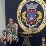 Ivonne Coll Instagram - Recibí un homenaje en mi pueblo de Fajardo Puerto Rico, donde se ha creado un museo de las artes. Se llama Casa Cultural Joaquin Mouliert, donde también están mis retratos y las de muchos otros artistas prominentes kariduros. El honorable alcalde José Anibal Meléndez Mendez me otorgó una bella canasta de flores junto a otros obsequios otorgados por otros miembros del pueblo hacia mi. Me encontré con Anita Ferrero, quien está conmigo en la primera foto. Yo llevé la fotografía de cuando ambas teníamos un año y medio en casa de titi Panchita en Fajardo posando yo en mi culero y mi flor de amapola en la cabeza y ella con su pañuelo español. Me galardonaron con fotos y placas de reconocimiento y con flores vivas como gardenias y orquídeas, ya las cuales ya replanté! En el evento se encontraba también Paquitin, con quien me di mi primer beso de niña y mis primas postizas de pueblo, Lizzy y Madeleine Hones. Fue un placer encontrarme con la primera dama del pueblo, la querida madre del alcalde. Y fue un honor que el niño de 10 años estudiante de arte, Joel Flores Candelario, me obsequiara con una de sus obras hecha para mi, la cual enmarcaré muy pronto. Al final me pusieron la música de "Una Chica Llamada Ivonne Coll", mi tema musical de mi programa de televisión de los años 70 porque me he dado cuenta que nunca dejaré de ser la chica tropical para esa generación de antes, aunque para la de ahora sea Abuela. #puertorico #myhometownpayshomagetome #Fajardo