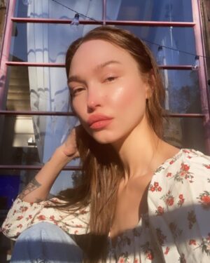 Ivy Levan Instagram - Back on that beach life no filter hour. Man I missed this shit. Skin poppin. Vitamin D. 🤍🧚🏽😋