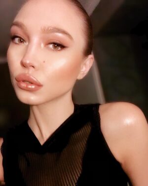 Ivy Levan Instagram - I’m a donut