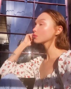 Ivy Levan Instagram - Back on that beach life no filter hour. Man I missed this shit. Skin poppin. Vitamin D. 🤍🧚🏽😋