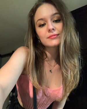 Izabela Vidovic Instagram - Wednesday’s we wear pink