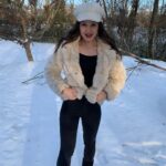 Izabela Vidovic Instagram – Cali girl meets her first white Christmas ❄️