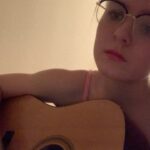Izabela Vidovic Instagram - Music moments from my room 🦋
