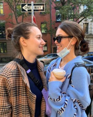 Izabela Vidovic Instagram - Can you tell I missed NY 🧡 (and also Liv and Kaylee)