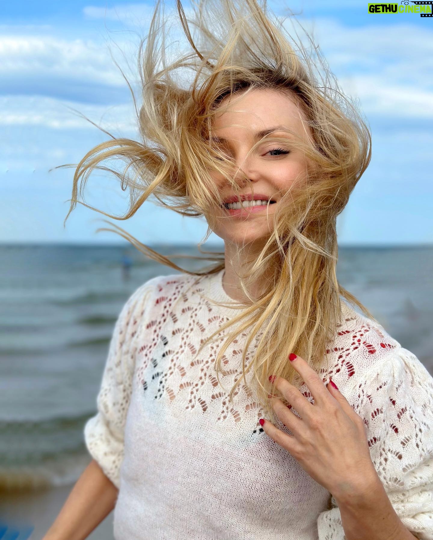 Izabella Miko - 3 Likes - Save these and repeat them daily ❤️ Fill your mind with gratitude, connection, love and complete trust in the unknown. Forgive yourself and others daily. Don’t let even one ounce of bitterness or anger linger in your body. When it tried to… Feel it, acknowledge its existence, maybe laugh at its brassiness for thinking it can hold your attention and LET GO. When it visits again, repeat the process. Thank you @1111_ryan_1111 for these beautiful prayer affirmations! You are a Light!
This @mohitofashion cozy sweater is literally one of my favs now!
📷 @a_barwicki
#baltic #mohitofashion #affirmation #affirmations #prayer #dailyaffirmations #polishgirl #polskadziewczyna #forgiveness #letgo #letgoletgod #source #sourceenergy #higherconsciousness #consciousness #consciousliving #baltyk #loveyourself #healingjourney #youcanhealyourlife #shadowwork