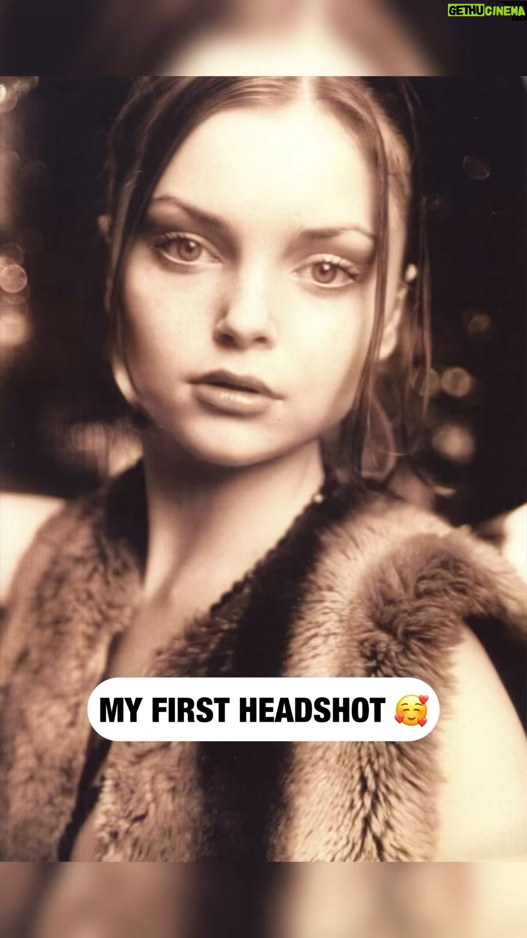 Izabella Miko - 3 Likes - Twist Magazine 1999 𤣠I literally would take any job that would pay me (that would be Catholic Church approved of courseš) so I could buy more pointe shoes and keep dancing in NY! Iāve always had quite a personality, so shoots like this where I could show my goofy/funny self were a piece of cake for me:-)
Iām 15 years old in the first headshot and 17 years old in the 2nd headshot (oh man my teeth and that wannabe āRachelā haircut š¤£š¤£š¤£)
Thank you @leslykahn for inspiring this post with the challenge you did for your actors šš¤£š
#justgettingstarted #firstheadshotchallenge #firstheadshots #acting #twist #twistmagazine #1999 #actorslife #actor #blackandwhite #bw #polskadziewczyna #polishgirl #sepia #humblebeginnings #beginnings #gottastartsomewhere #nevergiveup #keepgoing #keepgoingšŖ #90s