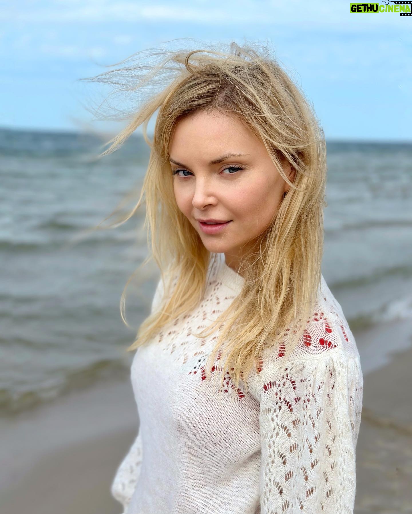 Izabella Miko - 3 Likes - Save these and repeat them daily ❤️ Fill your mind with gratitude, connection, love and complete trust in the unknown. Forgive yourself and others daily. Don’t let even one ounce of bitterness or anger linger in your body. When it tried to… Feel it, acknowledge its existence, maybe laugh at its brassiness for thinking it can hold your attention and LET GO. When it visits again, repeat the process. Thank you @1111_ryan_1111 for these beautiful prayer affirmations! You are a Light!
This @mohitofashion cozy sweater is literally one of my favs now!
📷 @a_barwicki
#baltic #mohitofashion #affirmation #affirmations #prayer #dailyaffirmations #polishgirl #polskadziewczyna #forgiveness #letgo #letgoletgod #source #sourceenergy #higherconsciousness #consciousness #consciousliving #baltyk #loveyourself #healingjourney #youcanhealyourlife #shadowwork
