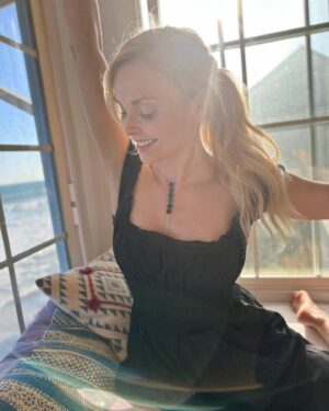 Izabella Miko Instagram - I’m finally seeing results from my treatments about 2 months ago @klinikamiracki 😃 If you go the more “natural” route (though it still involves treatments) and just stimulate your body into producing your OWN collagen naturally the results take time. It’s worth it though! This is why I love lasers/radio frequency treatments (what they do - in the simplest terms - they kind of “break” or “injure” your skin and “force” it to heal, hello collagen production 🙌) as well as mezotherapy, which also stimulates collagen production, but can replenish your skin with various nutrients as well. Check out my stories to see some of my treatments 🤣 
Why do it at all? Well, besides the fact that as an actress, I work with my face and my body 😆 I just enjoy not having to put make up on and having my skin glow without highlighters and wearing bikinis and not worrying so much about orange peel looking bum 😂 but that’s just me!
I’ve been going to @klinikamiracki for about 15 years now and just love how they offer the latest technology and have the best doctors (aka @drkrzysztofmiracki ❤️) 

#radiofrequency #lasers #glowingskin #medycynaestetyczna #klinikamiracki #antiaging #collagen #collagenproduction #mezotherapy #mezoterapiaigłowa #polishgirl #polskadziewczyna #malibu #antiagingtreatment #lasertherapy #skintips #nofilter