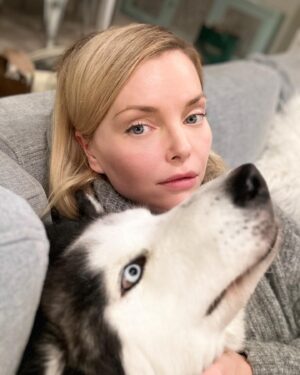 Izabella Miko Instagram - Yes, our pets are our mirrors and also such great teachers for us. Keanu and I are so similar in a lot of ways. It takes a lot to earn our trust, but once you do, we are yours forever. We don’t jump around begging for attention, because we know our worth, but once you have OUR attention we will love you so fiercely and deeply, you will never be the same…but we are both very selective:-)
I’m so happy Keanu chose me to adopt him. He’s a very “challenging” dog, but oh man the loyalty and the love he shows me… 😍 He tried to stop me from packing for Poland and kept laying on top of me. He was already missing me. Haha!
This cozy sweater is from @mohitofashion as you keep asking me about all my recent winter wear :-)

#mansbestfriend  #rescuedog #rescuesofinstagram #dogsofbark #huskyheaven #dailybarker #rescue #husky #huskiesofinstagram #huskylove #malamute #malamutehusky #malamutehuskymix #adoptdontshop 
#bestfriends #greatestteacher #dogswholookliketheirowners #dogrelationship #doggoals #mirrorwork #lovefiercely