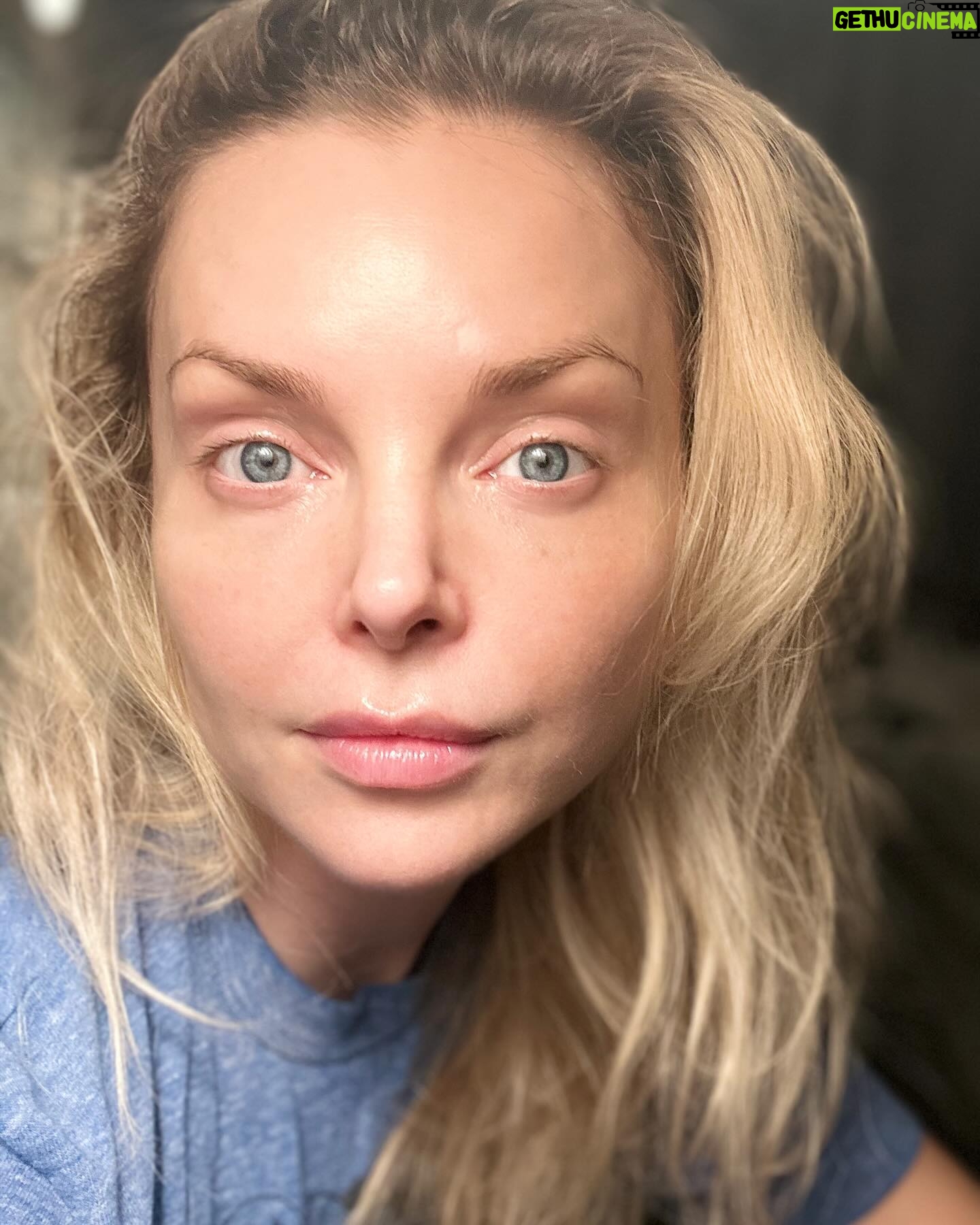Izabella Miko - 3 Likes - A little #nomakeup #nofilter pic for you 😝 and some new tips to upgrade your skincare routine. 🙌 Of course consult your doc and all that, I’m just sharing my findings, as I love to try new things out. I’m seeing beautiful results from my treatments that I did over Christmas at @klinikamiracki and my skin will only get better as the new collagen takes time to build:-)
Skin is our biggest organ so make sure you take really good care of it inside and out. What you put on it is impossible, but also how you talk to it and nourish it from the inside.
What new tips/treatments do you have that you can share with us?
#antiaging #skincareroutine #skincare #microneelding #cryotherapy #infraredsauna #rftreatment #ultrasoundtherapy #zabieginatwarz #medycynaestetyczna #zabiegodmładzający #klinikamiracki #skincaretips #glowingskin #prp #vampirefacelift #osoczebogatoplytkowe #polishgirl #polskadziewczyna