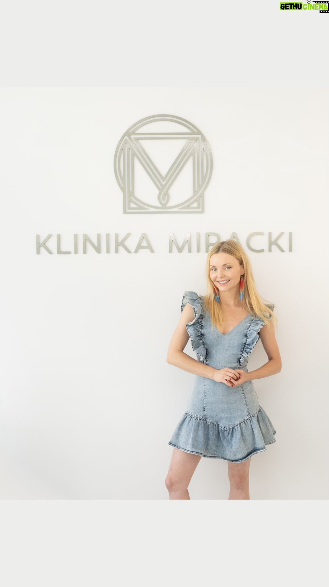 Izabella Miko - 3 Likes - Engā¬ļø Zawsze jest dużo zabawy jak przychodzÄ do @klinikamiracki na zabiegi albo na maÅa sesyjkÄš
Pytacie siÄ mnie jakie zabiegi polecam. No wiec tak, jestem fanka laserów odmÅadzajÄ
cych (lekarze najlepiej poleca które) ale także tez wysokostÄżonego osocza bogatopÅytkowego (do 97% off na Black Friday š„³) no i oczywiÅcie mezoterapii igÅowej (do 65%off) Najniższe ceny w roku na wszystko i gwarantujÄ jest to najcudowniejszy prezent dla każdego kto dba o swój wyglÄ
d. Jeżeli chodzi o ciaÅo, lubiÄ zabiegi Hifu które ujÄdrniajÄ
ciaÅo (obnażam siÄ w stories i pokazuje jeden zabieg) ššš można kupiÄ vouchery do 26go ššš
I always have so much fun when I come to @klinikamiracki for treatments or for a little photo shootš You always ask me what treatments I recommend. OK, so I am a fan of all the anti aging lasers (doctors can best recommend which ones exactly) but also the PRP (vampire facial using your own blood which is up to 97%off for Black Friday š) as well as mesotherapy (up to 65%off now) This is a perfect gift for anyone who cares about their looksā¤ļø When it comes to the body, I like HIFU treatments that firm the body (in my stories I show you one of those treatments ) Vouchers with these discounts will be available to buy only till Sunday ššš
#antiageing #lasertreatment #prp #osoczebogatoplytkowe #vampirefacial #odmÅadzanie #odmladzanielaserowe #mezoterapia #mesotherapy #polishgirl #polskadziewczyna #klinikamiracki #skincaretips