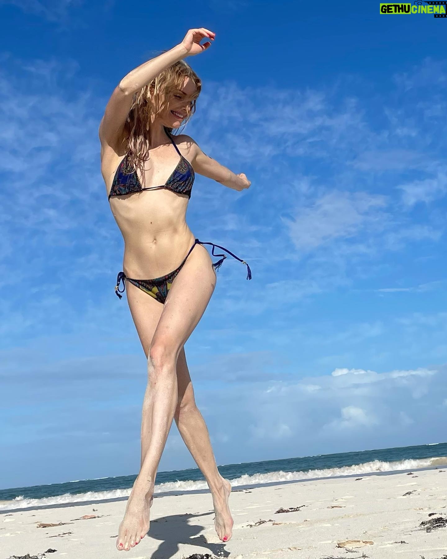 Izabella Miko - 3 Likes - Nature and especially the beach is my happy place. And so is my state of gratitude, that’s where I create more “happy”. Today my heart is full. I’ve attracted the most amazing and caring people into my life this year and deepened friendships that I’ve had for years. I’m learning I don’t have to do it all alone. Community is key. I hope you find your tribe to do life with, it makes everything so much more colorful! … Happy Thanksgiving!
#thankful #community #tribe #heartfull #myheartisfull #givingthanks #gratitude findyourtribe #beachlife #tulum #polishgirl #polskadziewczyna #dancerlife #dancers #heartenergy #openyourheart #receiving