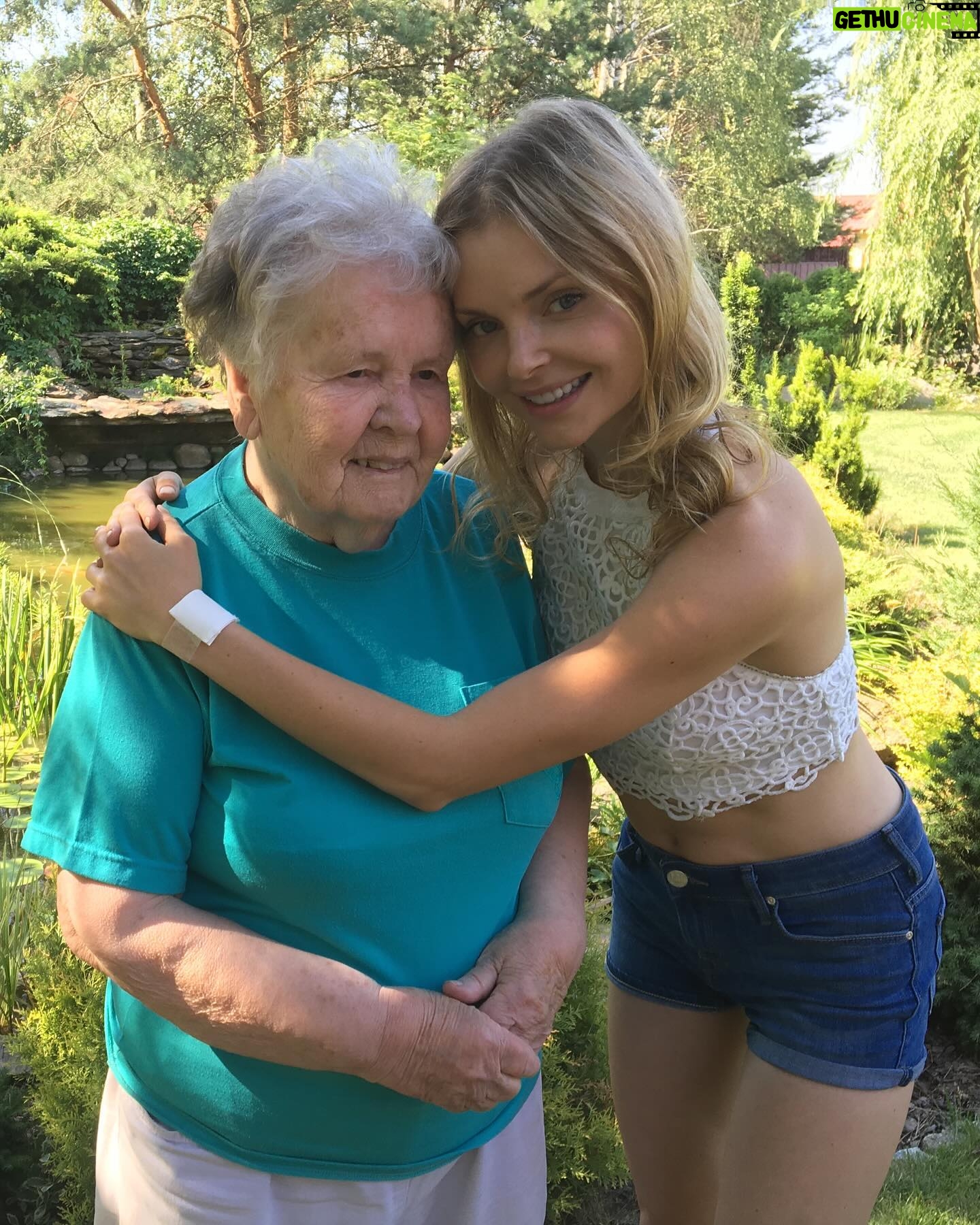 Izabella Miko - 3 Likes - Swipe right for more gems! ❤️ My Babcia transitioned Iast weekend in her sleep… she was 95 and was painting up until her last day (a talent that she discovered in the last year of her life!) Words can’t describe how much we will miss her protection with all the prayers and her incredible sense of humor!
We got to shoot some funny vids when I was recovering from my feet surgeries, as she was always up for anything. She always had the best punchlines! She got her first computer at 90 years old and always found her way in this modern world, praying for us with all of her heart.
She has been ready to reunite with her husband (my grandpa) for a while and kept joking that God must have forgotten about her 🤣 We are all super sad that she’s gone, but also happy for her to be with him and finally God, as she wanted it so much. Please say a prayer that her journey out there is smooth and beautiful. We will be celebrating her life this Saturday in Sulejówek and next week in Kraków:-)
She has always been an angel, now she will get a proper set of wings to fly…. 😇❤️🌈
Odeszła moja babcia w zeszły weekend… śpiąc słodko. Miała 95 lat i malowała aż do ostatniego dnia (talent, który odkryła w ostatnim roku życia!). Słowa nie są w stanie opisać, jak bardzo będzie nam brakować jej opieki przy wszystkich modlitwą i jej niesamowitego poczucia humoru!
Kiedy wracałam do zdrowia po operacjach stóp, nakręciliśmy kilka śmiesznych filmów, bo ona zawsze była gotowa na wszystko. Swój pierwszy komputer dostała w wieku 90 lat i zawsze odnajdywała się we współczesnym świecie, modląc się za nas całym sercem.
Od już jakiegoś czasu była gotowa być ze swoim mężem (moim dziadkiem) i ciągle żartowała, że Bóg musiał o niej zapomnieć 🤣 Wszyscy jesteśmy bardzo smutni, że jej nie ma, ale też szczęśliwi, że jest z nim i w końcu z Bogiem, bo bardzo tego chciała. Proszę, pomódlcie się, aby jej podróż tam przebiegła gładko i pięknie. Jej życie będziemy świętować w najbliższą sobotę w Sulejówku i za tydzień w Krakowie:-)
Zawsze była aniołem, teraz dostanie odpowiedni zestaw skrzydeł, by móc latać…. 😇❤️
#ripgrandma #babcia #gradmasarethebest #babciesąnajlepsze