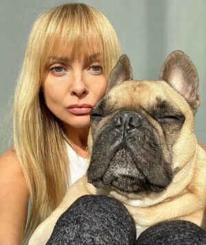 Izabella Scorupco Instagram - Don’t forget to meditate ❤️#namaste Ozzy