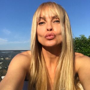 Izabella Scorupco Instagram - Is it actually legal to feel this happy? #wgo