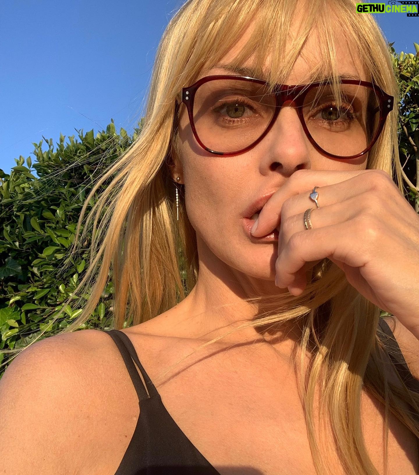 Izabella Scorupco - 8.9K Likes - If I ever lose these shades and you find them, can you please return them to me 🙏🏼 #findersfee @smarteyes_sverige
