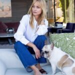 Izabella Scorupco Instagram - Läs om mina skönhetstips i senaste numret av @damernasvarld Foto: @evalottafreden 🤍