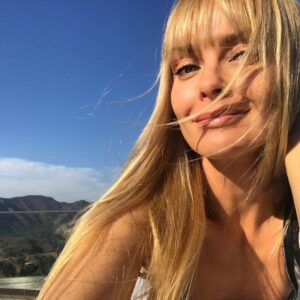 Izabella Scorupco Instagram - Is it actually legal to feel this happy? #wgo