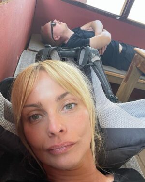 Izabella Scorupco Instagram - Another day in paradise 🇳🇵🏔🇳🇵 Missa inte ”The Journey - 15 dagar i Nepal” ikväll på @viaplaysverige @tv3se