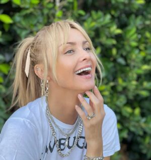 Izabella Scorupco Instagram - 🖤 @marianilsdotter 🖤