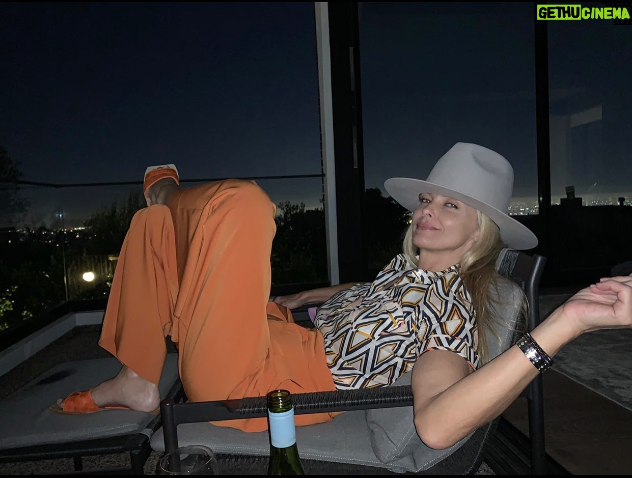 Izabella Scorupco - 5.9K Likes - One of those LA nights, when the stars come out....🇮🇴